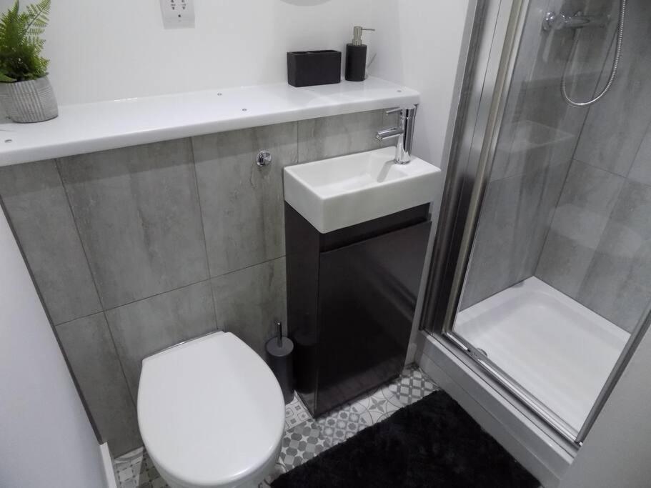2 Bedroom Luxury City Centre Apt Lincoln Exterior foto